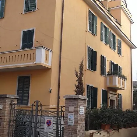 Elisa's House Апартаменты Рим